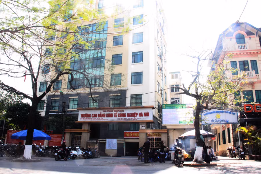 Có lợi thế về cơ sở vật chất, đội ngũ, Trường cao đẳng Kinh tế Công nghiệp Hà Nội đang cố gắng vượt ra khỏi cơn khủng hoảng tuyển sinh