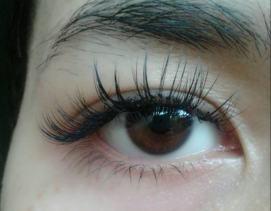 Chị em cẩn thận rước họa vì nối mi