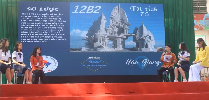 Học sinh đại diện các nhóm thực hiện dự án giao lưu, trò chuyện chia sẻ về quá trình thực hiện. Ảnh. T.Nguyên
