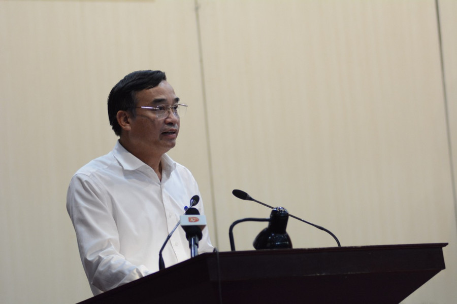 Ông Lê Trung Chinh - Chủ tịch UBND thành phố phát biểu tại Hội nghị tổng kết 10 năm thực hiện NQ 29 tại Đà Nẵng. Ông Lê Trung Chinh - Chủ tịch UBND thành phố phát biểu tại Hội nghị tổng kết 10 năm thực hiện NQ 29 tại Đà Nẵng.