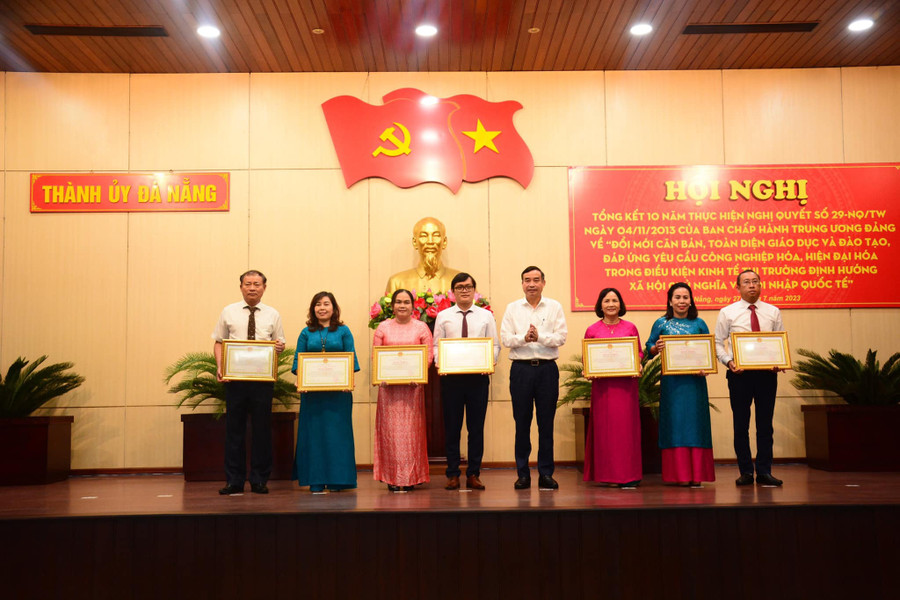 Đà Nẵng có nhiều cá nhân, tập thể có những mô hình, giải pháp hay khi triển khai thực hiện Nghị quyết 29. Đà Nẵng có nhiều cá nhân, tập thể có những mô hình, giải pháp hay khi triển khai thực hiện Nghị quyết 29.