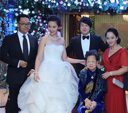 "Đại gia sau lưng" Thanh Bùi giàu có đến cỡ nào?