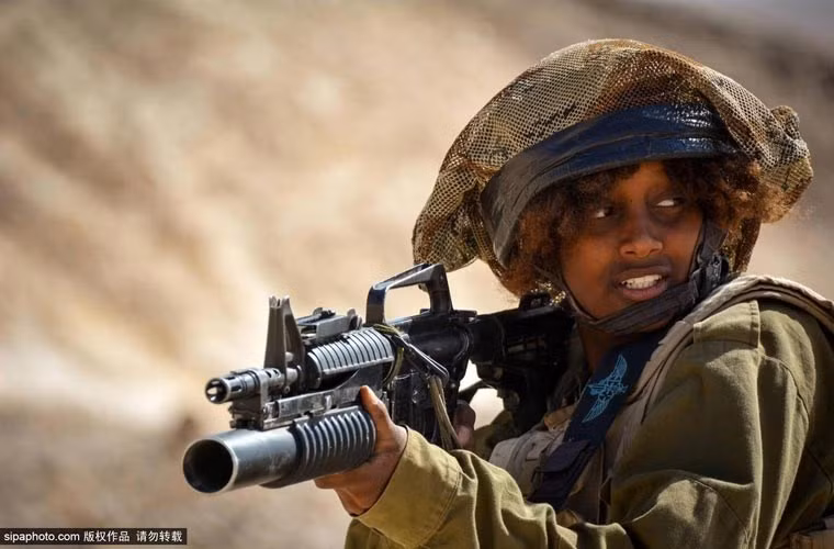 me man cac nu binh si xinh dep quan doi israel hinh anh 7