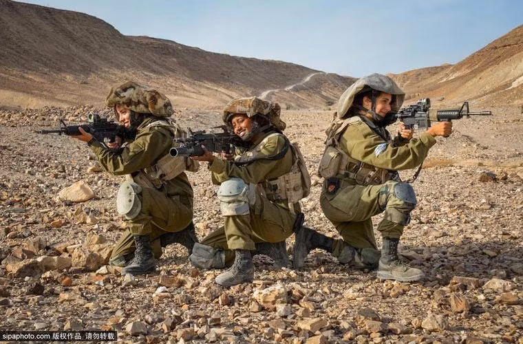 me man cac nu binh si xinh dep quan doi israel hinh anh 4