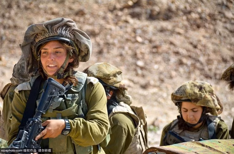 me man cac nu binh si xinh dep quan doi israel hinh anh 3