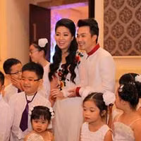 Lê Khánh tinh khôi áo dài trắng trong tiệc cưới