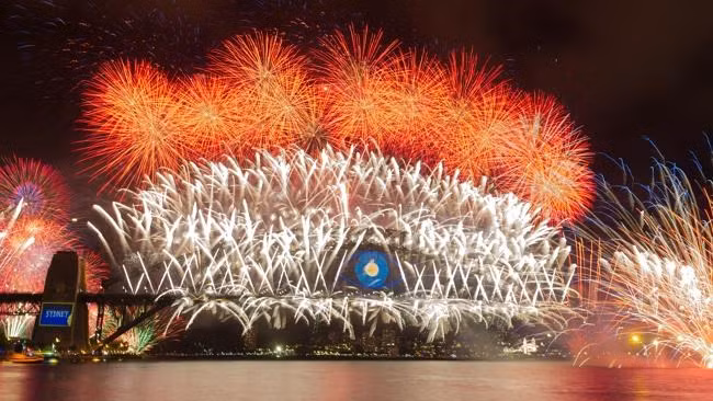 Háo hức chờ đại tiệc pháo hoa đón năm mới sớm nhất hành tinh ảnh 1