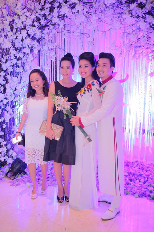 Diễn viên Kim Huyền (trái), Trịnh Kim Chi. 18_1420029269.jpg