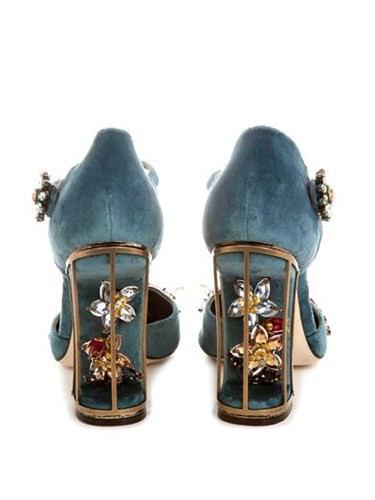 Boc gia khung sandal hang hieu cua Ha Ho anh 4