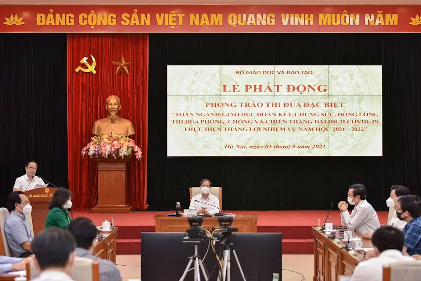 Lễ phát động phong trào thi đua đặc biệt “Toàn ngành Giáo dục đoàn kết, chung sức, đồng lòng thi đua phòng, chống và chiến thắng đại dịch Covid-19, thực hiện thắng lợi nhiệm vụ năm học 2021-2022”.