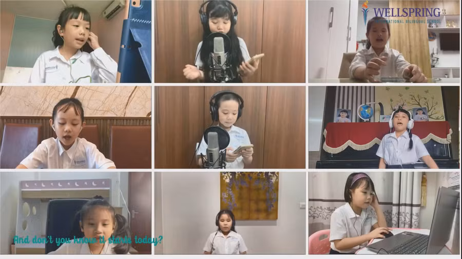 Tiết mục hợp xướng chuẩn bị chiếu trong Lễ Khai giảng được thu âm từ trước qua các phần mềm online.