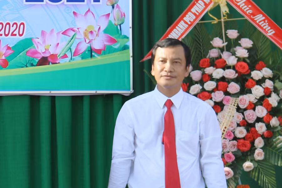 Thầy Trần Văn Hân.