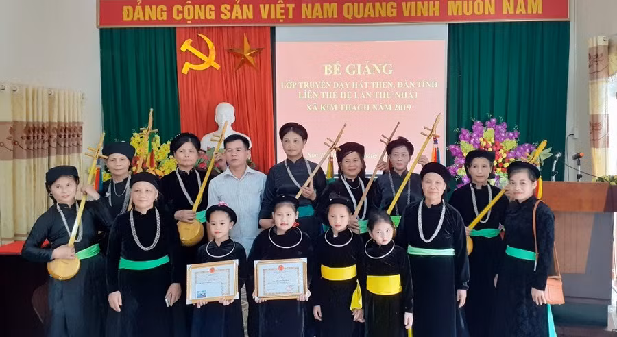 Lớp dạy tiếng hát Then, đàn Tính.