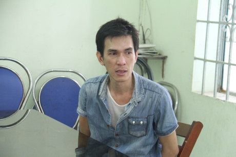Lời khai của kẻ ngáo đá dùng dao khống chế con tin ở Nha Trang - Ảnh 1 Loi khai cua ke ngao da dung dao khong che con tin o Nha Trang - Anh 1