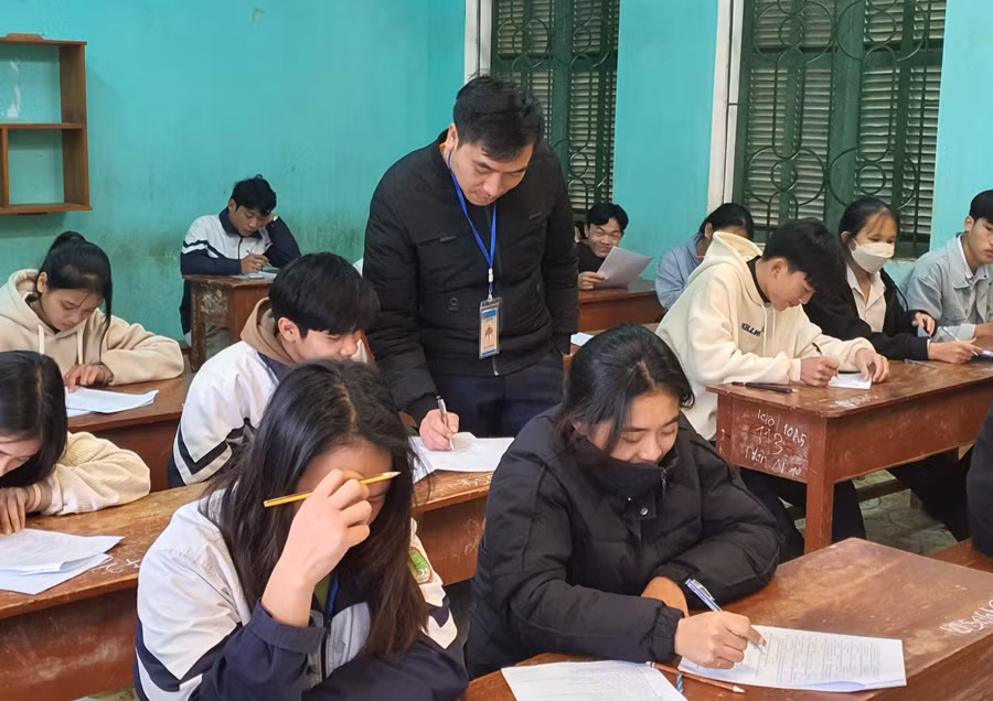 Thầy trò Trường THPT Mường Chiềng (Đà Bắc, Hòa Bình).