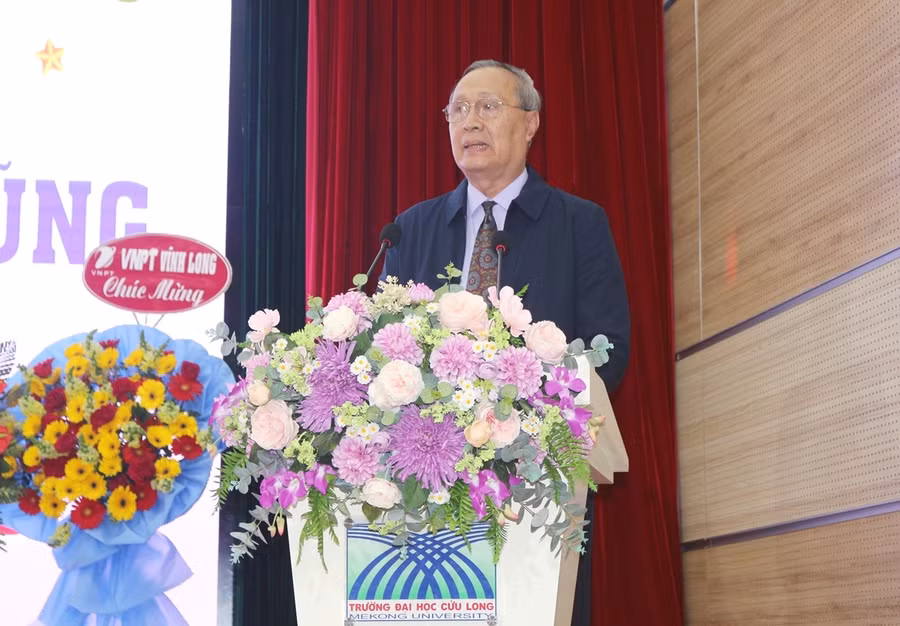 Tiến sĩ Nguyễn Thanh Dũng - Phó Hiệu trưởng Trường ĐH Cửu Long phát biểu tại buổi lễ.