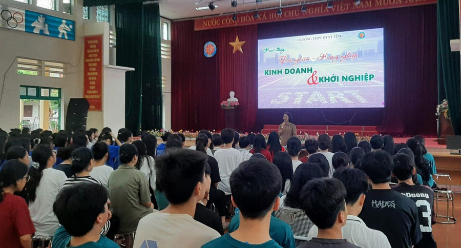 Học sinh Trường THPT DTNT tỉnh Lạng Sơn tham gia ngày hội trải nghiệm hướng nghiệp. Ảnh: NT Học sinh Trường THPT DTNT tỉnh Lạng Sơn tham gia ngày hội trải nghiệm hướng nghiệp. Ảnh: NT