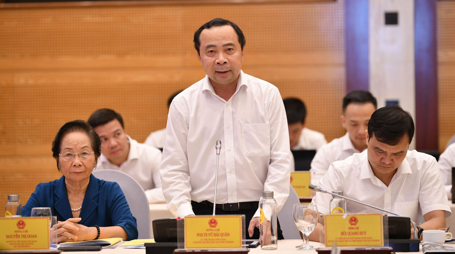 PGS.TS Vũ Hải Quân, Giám đốc ĐH Quốc gia TPHCM báo cáo tại Hội nghị. Ảnh: Thế Đại PGS.TS Vũ Hải Quân, Giám đốc ĐH Quốc gia TPHCM báo cáo tại Hội nghị. Ảnh: Thế Đại