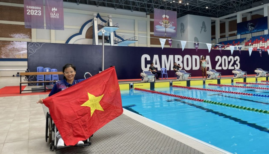 Kình ngư Nguyễn Thị Sari thi đấu ASEAN Para Game 2023 ở Campuchia.