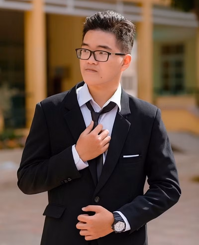 Học sinh Ngạc Huy Thuận, lớp 12A2 - Thí sinh đạt giải Nhất cuộc thi.