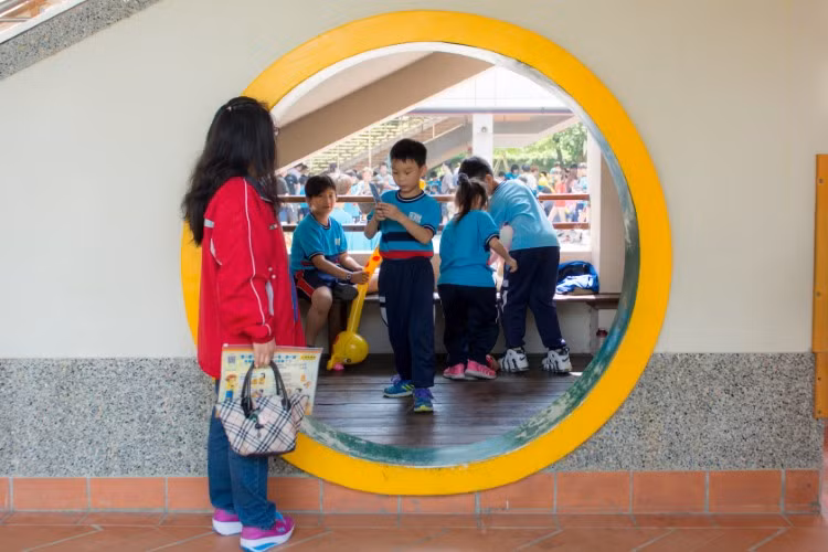 Học sinh khuyết tật trở thành mục tiêu của sự phản đối và áp lực tiêu cực của xã hội. (Ảnh: Taiwaninsight)