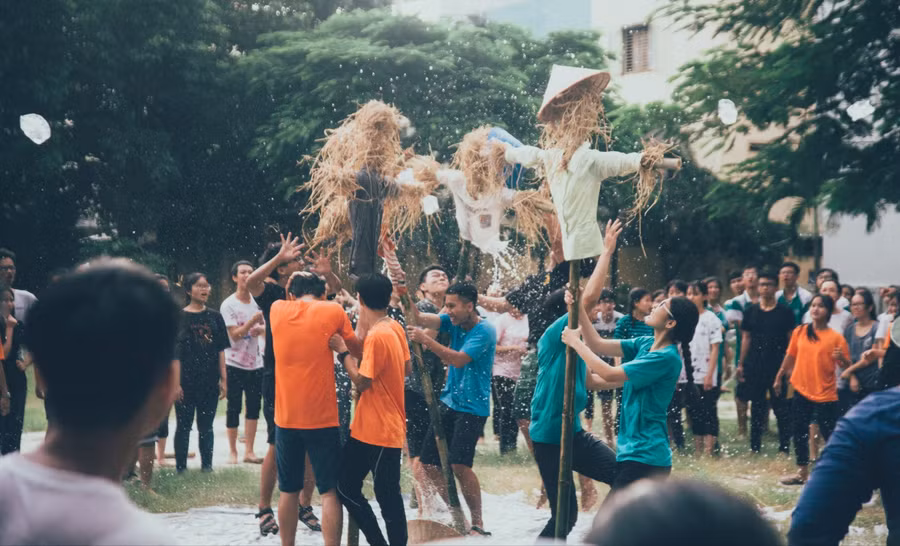 HS các trường THPT Phan Châu TriHS các trường THPT Phan Châu Trinh, THPT Hoàng Hoa Thám, THPT Trần Phú và THPT Ngô Quyền (Đà Nẵng) sôi nổi tham gia các trò chơi dân gian trong Ngày hội mùa hè năm 2018