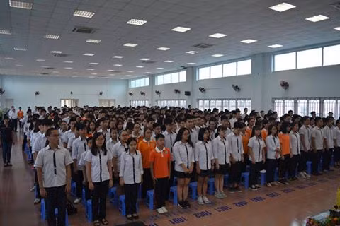 Học sinh Trường THPT Đoàn Thị ĐIểm trong tiết chào cờ đầu tuần