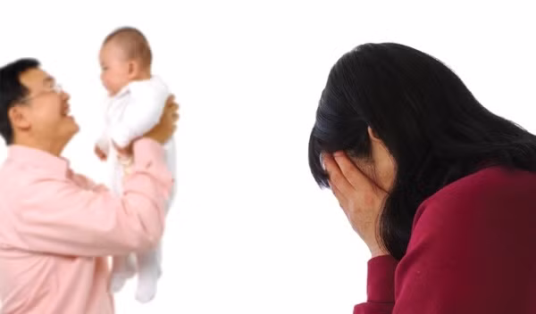 Vợ kiện đòi con vì chồng đi lấy vợ mới sau 3 năm ly hôn - Ảnh 1