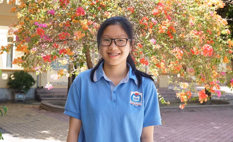 Em Thái Nhật Linh – thủ khoa kỳ thi tuyển sinh vào lớp 10 THPT năm 2022 tỉnh Nghệ An.