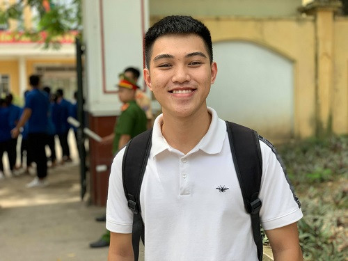 Thí sinh Nguyễn Hoàng Anh Tuấn Thí sinh Nguyễn Hoàng Anh Tuấn