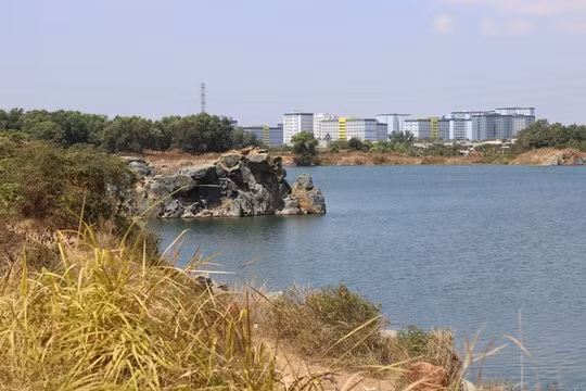 Cảnh quang Hồ Đá chỗ Phương thiệt mạng cảnh quang rất đẹp