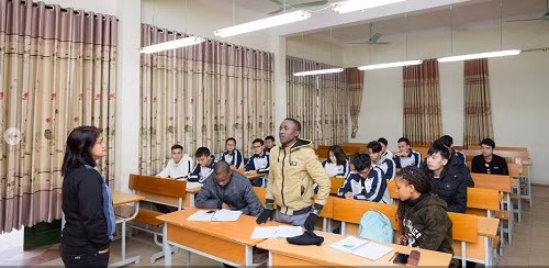 Giờ học của SV chương trình tiên tiến ĐH Kỹ thuật Công nghiệp Thái Nguyên Giờ học của SV chương trình tiên tiến ĐH Kỹ thuật Công nghiệp Thái Nguyên