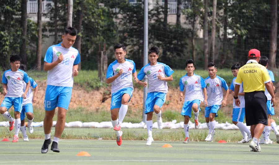 Các cầu thủ của Nông Lâm.