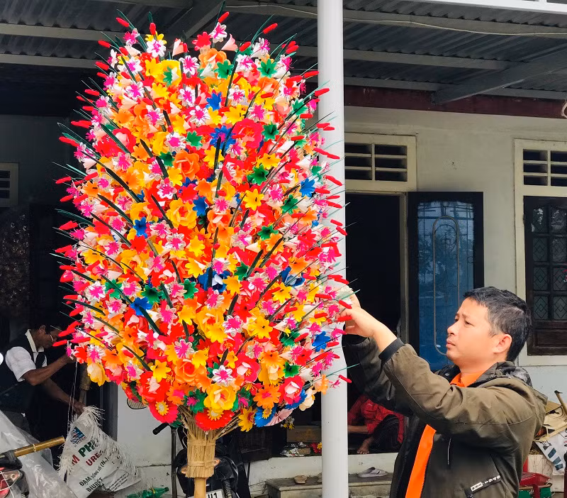 Hoa giấy Thanh Tiên đủ màu sắc, chủng loại hoa chủ yếu phục vụ thờ cúng tín ngưỡng.