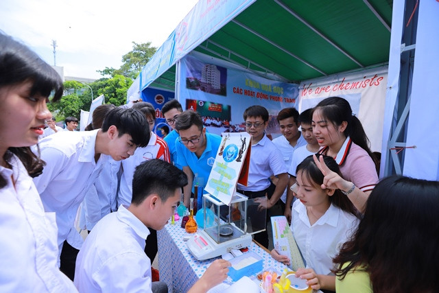 Ngày hội thu hút đông đảo học sinh, sinh viên và doanh nghiệp tham gia