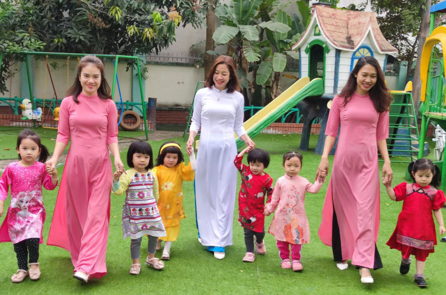 Cô và trò Trường Mầm non Tứ Hiệp A, Thanh Trì (Hà Nội).