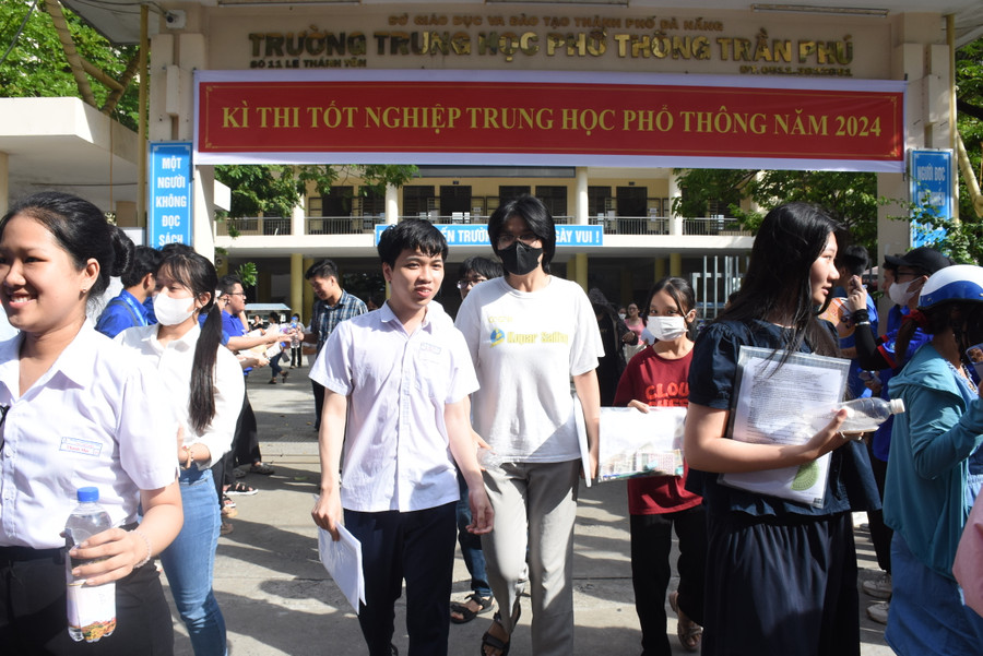 Thí sinh Đà Nẵng hoàn thành môn thi Ngoại ngữ.