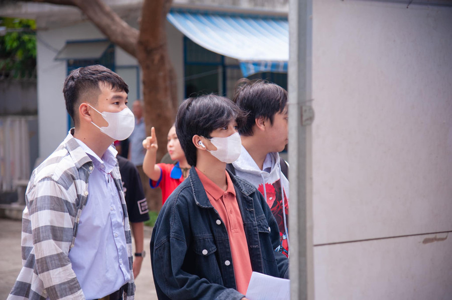 Các thí sinh dự thi môn cuối cùng với tâm lý thoải mái Các thí sinh dự thi môn cuối cùng với tâm lý thoải mái