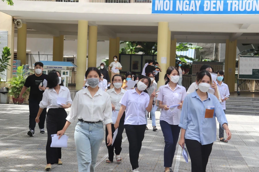 Thí sinh Đà Nẵng hoàn thành bài thi môn Ngữ văn 