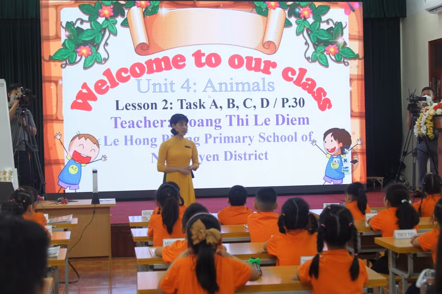 Tiết dạy của cô giáo Hoàng Thị Lệ Diễm, giáo viên tiếng Anh Trường tiểu học Lê Hồng Phong, quận Ngô Quyền.