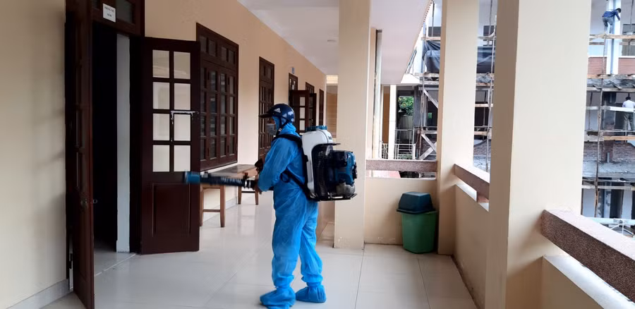 Trường THPT Cát Bà được phun khử khuẩn sau khi kết thúc kỳ thi vào 10