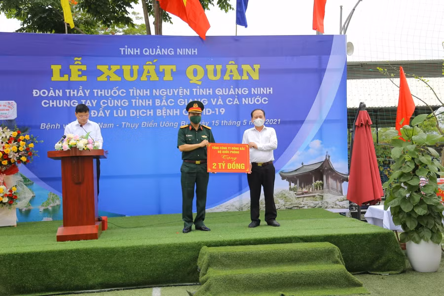 Các cơ quan, đơn vị của Quảng Ninh ủng hộ nhiều tỷ đồng cho Bắc Giang