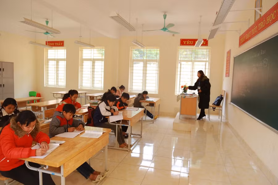 HS Trường Tiểu học- THCS Kỳ Thượng (TP Hạ Long) trước kỳ nghỉ Tết Nguyên đán Tân sửu.