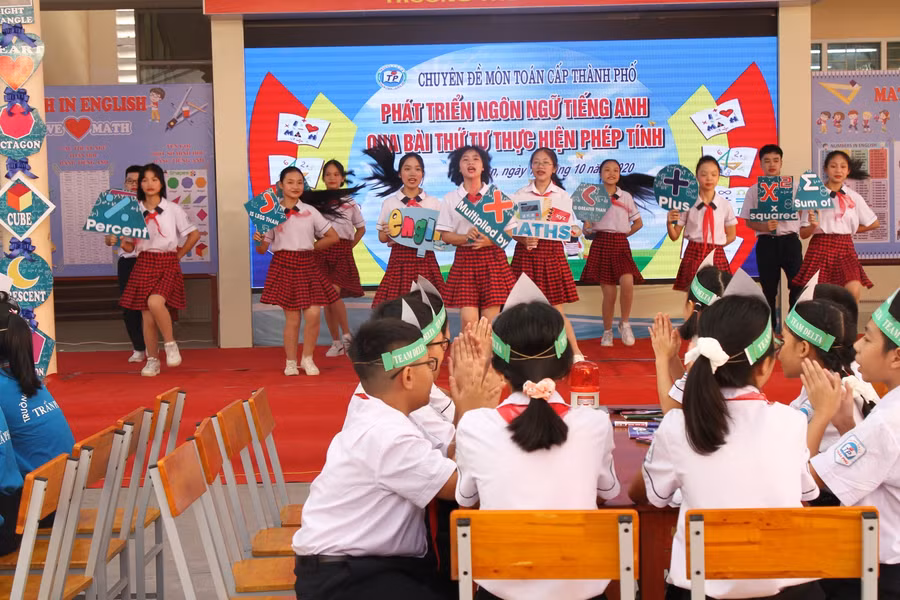 Học sinh tự tin chiếm lĩnh tri thức dưới sự hướng dẫn của các thầy cô giáo