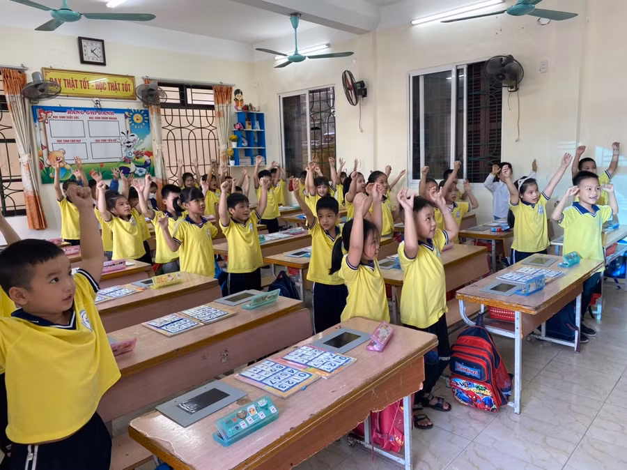 Các tiết học sôi động của học sinh Trường Tiểu học Vĩnh Niệm (ảnh tư liệu, thời điểm an toàn dịch tễ)