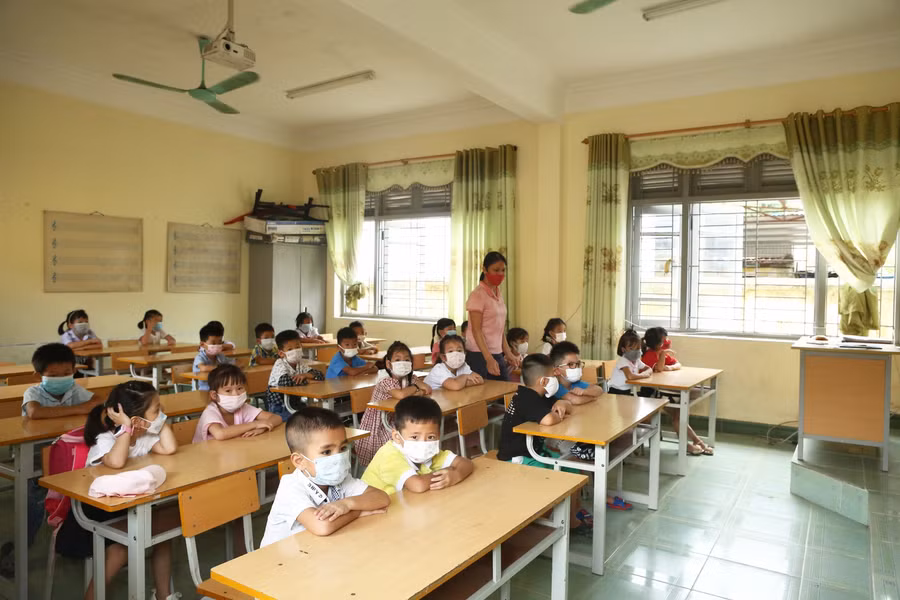 Học sinh hào hứng tựu trường ngày 23/8