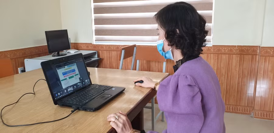 Dạy học trực tuyến bảo đảm nối mạch kiến thức cho người học nhưng còn nhiều hạn chế khiến các nhà trường băn khoăn về chất lượng.