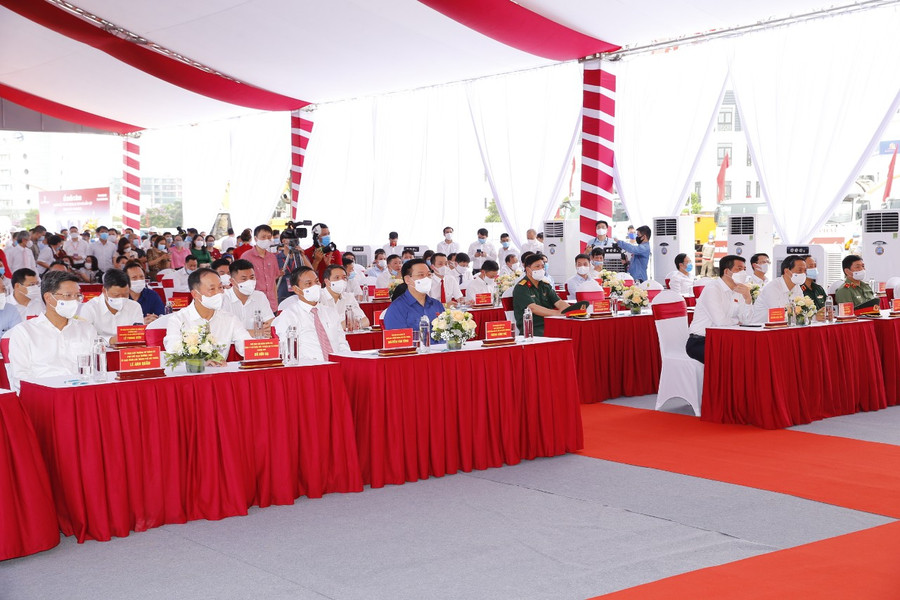 Đại biểu tham dự Lễ khởi công