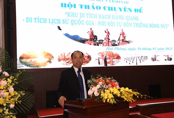 Giám đốc Sở GD&amp;ĐT Hải Phòng cho rằng việc tổ chức hội thảo nhằm khơi dậy tinh thần yêu nước, niềm tự hào dân tộc cho cán bộ GV và các em HS