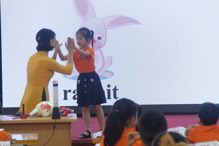 Học sinh được nghe âm đoán vật bằng cử chỉ tay chân